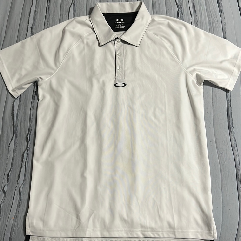EUC- Men’s Large Oakley Shirt White- looks new